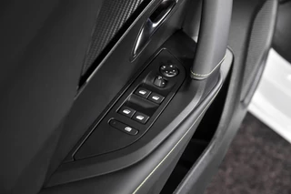 Peugeot 2008 Peugeot 2008 1.2 PureTech 130 PK GT - Automaat | Dig. Cockpit | Adapt. Cruise | Elek. stoel | Stoelverw. | PDC | Camera | NAV + App. Connect | ECC | LM 17