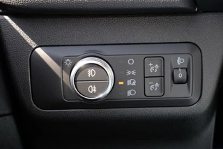Ford Kuga Ford Kuga 1.5 EcoBoost Titanium 120pk Wegklapbare Trekhaak | Navigatie | Parkeersensoren | Apple Carplay | Metaal lak | Dealer onderhouden - afbeelding nr 32