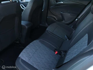 Opel Astra Opel Astra Sports Tourer 1.2 Turbo 110 PK H6 Edition 2020 Navigatie Zwarte spiegels + Velgen Trekhaak Led - afbeelding nr 24