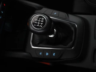 Ford Focus Ford Focus 1.0 EcoBoost Hybrid Titanium Style |  Stoel & stuurverwarming | Camera | Full LED | Carplay | Climate control | Navigatie | Park Assist | Getint glas - afbeelding nr 17