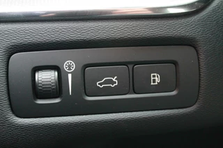 Volvo XC60 Volvo XC60 T6 Recharge AWD R-Design | Longe Range | Panoramadak | Stoelverwarming | 360° Camera | HUD | Trekhaak | Harman / Kardon | Glossy Black - afbeelding nr 28
