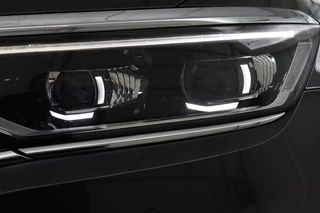 Volkswagen Passat Volkswagen Passat 1.5 TSI R Line | Stoelverwarming | Matrix LED |  Adaptive cruise | Carplay | Leder/Alcantara | Navigatie | Parkeerhulp - afbeelding nr 26