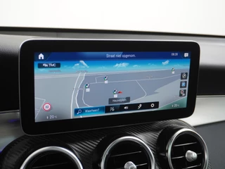 Mercedes-Benz GLC Mercedes-Benz GLC 300e AMG // Panoramadak // Burmester // 360 Camera // Keyless // Carbon // Sfeerverlichting // Carplay - afbeelding nr 30