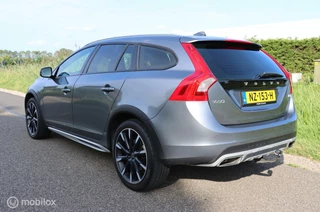 Volvo V60 Volvo V60 Cross Country 2.0 D4 AUT / Pano / BLIS / Navi - afbeelding nr 3