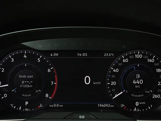 Volkswagen Passat Volkswagen Passat 1.4 TSI R Line | Trekhaak | 360 camera |  Stoelverwarming | Leder/Alcantara | Carplay | Adaptive cruise | Navigatie | Full LED | Virtual Cockpit - afbeelding nr 30
