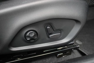Jeep Compass Jeep Compass 1.4 140PK MultiAir LIMITED | AFNEEMBARE TREKHAAK | ELEKTRISCH BEDIENBARE STOELEN MET GEHEUGENFUNCTIE | LEDEREN BEKLEDING | NAVIGATIE | KEYLESS ENTRY/START | CRUISE CONTROL | DAB+ RADIO | ACHTERUITRIJ CAMERA | DODEHOEK DETECTIE | BEATS AUDIO SYSTEM | CLIMATE CONTROL | - afbeelding nr 33