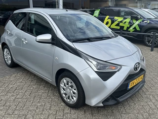 Toyota Aygo Toyota Aygo Automaat 1.0 VVT-i x-play | AIRCO | CAMERA | Lage km-stand | - afbeelding nr 2