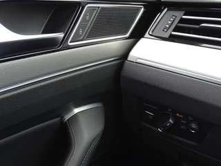 Volkswagen Passat Volkswagen Passat Variant TSI GTE 217PK DSG Highline / R-Line / LED - afbeelding nr 22
