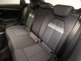 Audi A3 Automaat (APPLE CARPLAY, GROOT NAVI, CLIMATE, GETINT GLAS, SPORTSTOELEN, CRUISE, MATRIX LED, PARKEERSENSOREN, NIEUWSTAAT) - afbeelding nr 14