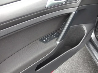 Volkswagen Golf AUTOMAAT / NAVI / CLIMA / PDC / BLUETOOTH / CRUISE / CARPLAY / NL-AUTO - afbeelding nr 27