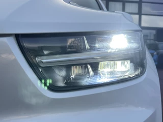 Volvo XC40 Trekhaak Panoramadak Vol Leder DAB Stoelverwarming Camera elek. Stoelen Led Koplampen Getint Glas NL Auto - afbeelding nr 40