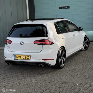 Volkswagen Golf Volkswagen Golf 2.0 TSI GTI Performance BOMVOL / Pano / ACC - afbeelding nr 5