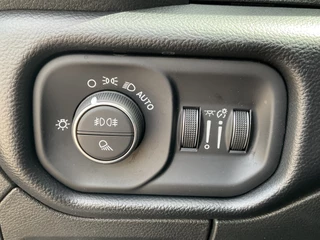 Dodge Ram 1500 Dodge Ram 1500 5.7 V8 4x4 Crew Cab Laramie Pano Full Navi SideSteps Trekhaak Luchtvering - afbeelding nr 22