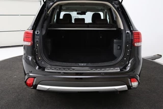 Mitsubishi Outlander Mitsubishi Outlander 2.0 PHEV Instyle+ | Schuifdak | Leder |  Stoel & stuurverwarming | Trekhaak | 360 camera | Adaptive cruise | Xenon | Climate control | Keyless - afbeelding nr 12