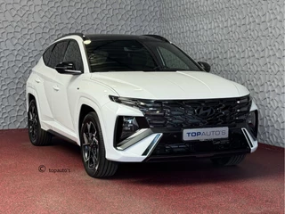 Hyundai Tucson Hyundai Tucson NIEUWE AUTO 1.6 T-GDI PHEV 252PK 4WD N-LINE SKY PANO. 360.CAMERA ELEK.KLEP ELEK.STOEL/GEHEUG.VERWARMD SUBWFR 19''LMV ZWARTE HEMEL HEADUP STOELKOELING STUURVERW. PLUG IN HYBRIDE - 5 JAAR GARANTIE - afbeelding nr 1