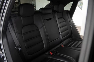 Porsche Macan Porsche Macan 3.6 Turbo|SportDesign|Keyless|CarPlay|BOSE|Carbon|Standkachel|Facelift|Dealer Onderhouden - afbeelding nr 39