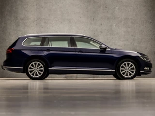 Volkswagen Passat Volkswagen Passat Variant 1.4 TSI ACT Highline 150Pk Automaat (APPLE CARPLAY, GROOT NAVI, CLIMATE, STOELVERWARMING, SPORTSTOELEN, KEYLESS, ADAPTIVE CRUISE, TREKHAAK, PARKEERSENSOREN, NIEUWSTAAT) - afbeelding nr 4
