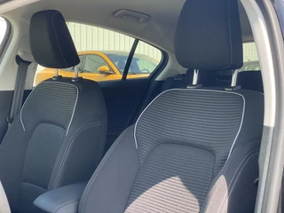 Ford Focus Ford Focus 1.0 EcoBoost Hybrid Titanium 125pk | Winterpack | Parking Pack | SYNC 4 Navigatie | 16 inch Licht metalen velgen - afbeelding nr 21