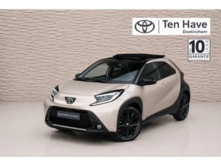Toyota Aygo X 1.0 VVT-i MT Premium | JBL Audio met 4 speaker en subwoofer | Toyota Smart Connect® Services** | Stoelverwarming, beide voorstoelen | Smart Entry | Stoelbekleding, deels leer ‘design Premium’ met ‘G