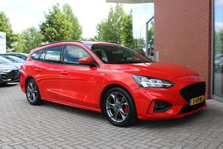 Ford Focus Ford Focus Wagon 1.5 EcoBoost 182 PK ST Line Business | LED | Winterpack | BLIS | Adaptieve Cruise Control | Camera | Electrische achterklep | Headup Display | DAB | Leder/Stof | 50DKM! - afbeelding nr 6