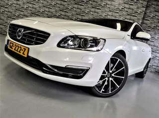 Volvo V60 Volvo V60 2.4 D5 AWD Twin Engine R Design 215PK! - afbeelding nr 1