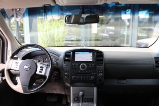 Nissan Navara Nissan Navara 2.5 DCI DUBBEL CABINE SE A/T 5 SITZ 4WD VAN MARGE - afbeelding nr 18