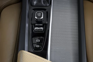 Volvo XC60 Volvo XC60 2.0 T4 Inscription 190 PK - Automaat | Dig. Cockpit | Elek. Trekhaak | Adapt. Cruise | Memory | Stoel-+Stuurverw. | PDC | Camera | NAV | ECC | Elek. Klep | LM 19