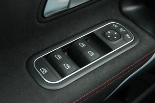 Mercedes-Benz A-Klasse Mercedes A-klasse 220 AMG Automaat 191 PK |PANORAMADAK, WIDESCREEN, 360 CAMERA, NIGHT PAKKET, STOELVERWARMING, PDC, LED| - afbeelding nr 23