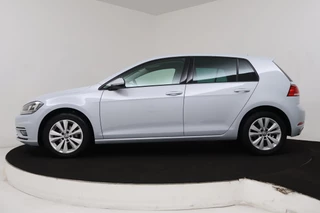 Volkswagen Golf Volkswagen Golf 1.0 TSI Comfortline Automaat (NAVIGATIE, CARPLAY, STUURBEDIENING, PARKEERSENSOREN, CLIMA) - afbeelding nr 2