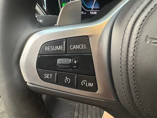 BMW 3 Serie BMW 3-serie 330e eDrive M Sport Edition Shadowline PANO Head up Navi Carplay - afbeelding nr 11