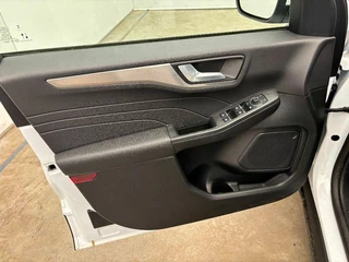 Ford Kuga Ford Kuga 2.5 PHEV Titanium 225pk | Driver Assistance Pack | Winterpack | Wegklapbare Trekhaak | All Season Michelin Cross Climate | 1.500kg Trekgewicht - afbeelding nr 11