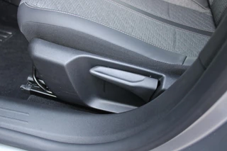 Peugeot 208 Peugeot 208 1.2 100PK ALLURE | CAMERA VOOR + ACHTER | KEYLESS ENTRY/START | DODEHOEK DETECTIE | NAVIGATIE | DRAADLOZE APPLE CARPLAY/ANDROID AUTO | PARKEERSENSOREN VOOR + ACHTER | ADAPTIVE CRUISE CONTROL | DAB+ RADIO | LED KOPLAMPEN | - afbeelding nr 25