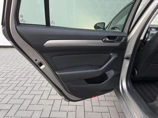 Volkswagen Passat Volkswagen Passat Variant 1.6 TDI Highline PANO DSG trekhaak - afbeelding nr 36