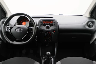 Toyota Aygo Toyota Aygo 1.0 VVT-i x-fun 5-Deurs, Airco, Cruise, Bluetooth, Elektrische Ramen, DAB, Xenon - afbeelding nr 2