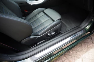 BMW 4 Serie BMW 4 Serie Coupé 440i xDrive High Executive | M-SPORT | SAN REMO GRUN | Panoramadak | Harman Kardon | Head Up Display | Adaptieve demping | APPLE CarPlay | 360 graden Camera - afbeelding nr 28