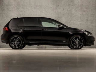 Volkswagen Golf Automaat (APPLE CARPLAY, CLIMATE, STOELVERWARMING, SPORTSTOELEN, LM VELGEN, GETINT GLAS, CRUISE, NIEUWSTAAT) - afbeelding nr 4