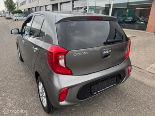 Kia Picanto Kia Picanto 1.0 67pk Automaat  Stoel en Stuur verwarming ,  Navigatie / Apple carplay  / Android auto , Achteruit camera , Bluetooth , Priveglas , Chrome handgrepen , Sport Velgen ,  9.500km !! - afbeelding nr 3