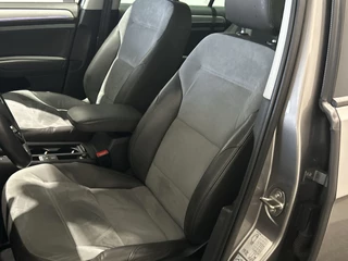 Volkswagen e-Golf | Lederen Bekleding | Zwarte Velgen | Privacy Glass | Lage km. stand! | SoH (batterijcheck) 86,4 % score! - afbeelding nr 4