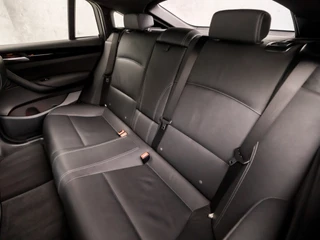 BMW X4 BMW X4 xDrive20i M Sport High Executive 184Pk Automaat (NAVIGATIE, M PAKKET, HARMAN/KARDON, GETINT GLAS, LEDEREN SPORTSTOELEN, STOELVERWARMING, XENON, PARKEERSENSOREN, ZWART HEMEL, NIEUWSTAAT) - afbeelding nr 15