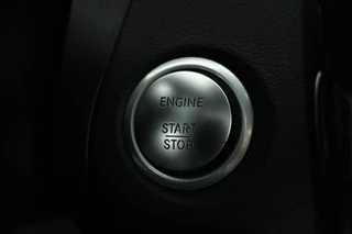 Mercedes-Benz C-Klasse Mercedes-Benz C-klasse 180 AMG | Panoramadak | Leder | Head-Up |  Full LED | Navigatie | Park Assist | Cruise control | Climate control | Bluetooth - afbeelding nr 12