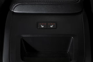Volvo XC60 Volvo XC60 2.0 T6 Plug-in hybrid AWD Plus Dark | S/K-Panodak | Dig. Cockpit | Adapt. Cruise | Memory Stoelen | Elek. Klep | Stoel-+stuurverw. | 360 Camera | Harman/Kardon | NAV+App. Connect | LM 19