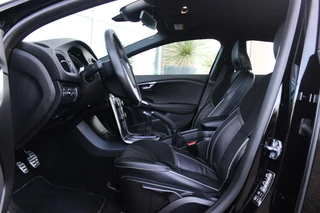 Volvo V40 ➡️ Volvo V40 2.0 T3 R-Design | 153 pk | 2e eigenaar | Origineel | 17 inch | Sportstoelen | Sportstuur | Cruise control | Climate control | PDC | Half leer | - afbeelding nr 4