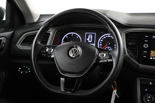Volkswagen T-Roc Cruise Control, Panoramadak, Trekhaak, Airco, Parkeersensoren - afbeelding nr 21
