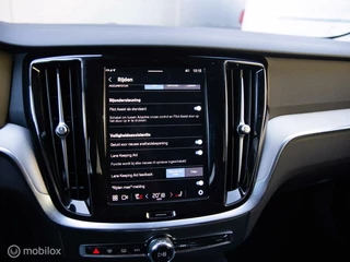 Volvo V60 Volvo V60 2.0 T6 Plug-in hybrid AWD Plus Bright Trekhaak - afbeelding nr 44
