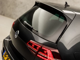 Volkswagen Golf Volkswagen Golf 1.4 TSI GTE 204Pk Automaat (SCHUIFDAK, NAVIGATIE, CLIMATE, CAMERA, GETINT GLAS, SPORTSTOELEN, LED KOPLAMPEN, CRUISE, NIEUWE APK, NIEUWSTAAT) - afbeelding nr 36