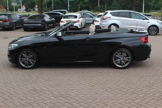 BMW 2 Serie BMW 2 Serie Cabrio M240i xDrive High Exe. M Sport / Camera / Leder / Harman Kardon / 18'' / Keyless / Navigatie / Stuurverwarming / DAB / Windscherm / Stoelverwarming / Cruise Control - afbeelding nr 7