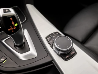BMW 3 Serie Automaat (PANORAMADAK, M PAKKET, GROOT NAVI, VIRTUAL COCKPIT, STOELVERWARMING, LEDEREN SPORTSTOELEN, PARKEERSENSOREN, GETINT GLAS, ZWART HEMEL, NIEUWSTAAT) - afbeelding nr 28