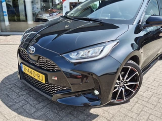 Toyota Yaris Toyota Yaris 1.5 Hybrid GR Sport | Premium Pack | Pano | JBL | Navi - afbeelding nr 2