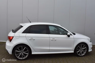 Audi A1 Sportback Audi A1 Sportback 1.4 TFSI 110kW AUT. S-Line 2015 RS-Stoelen Leder MMI 18