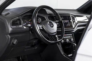 Volkswagen T-Roc Volkswagen T-Roc 2.0 TSI 190 PK 4Motion Sport - Automaat | Dig. Cockpit | Cruise Control | Stoelverw. | PDC | NAV + App. Connect | ECC | Afn. Trekhaak | LM 17
